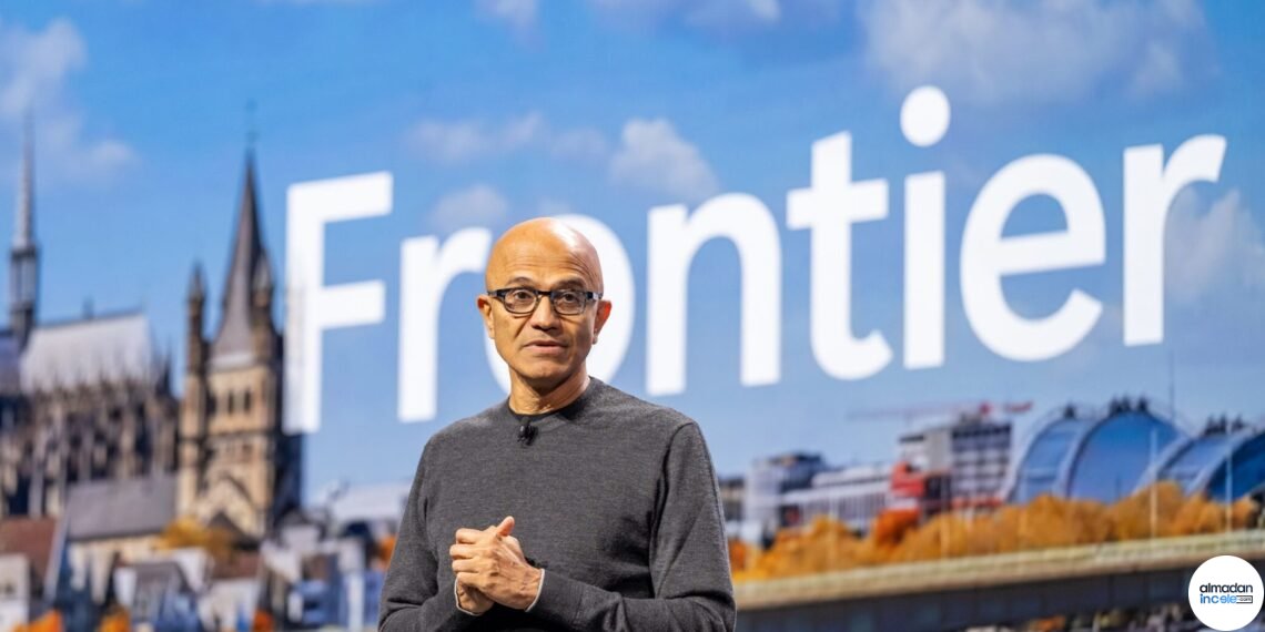 Köln’de Microsoft Frontier Tour etkinliğinde yapay zekâ ve fiziksel robotik üzerine çalışan katılımcılar