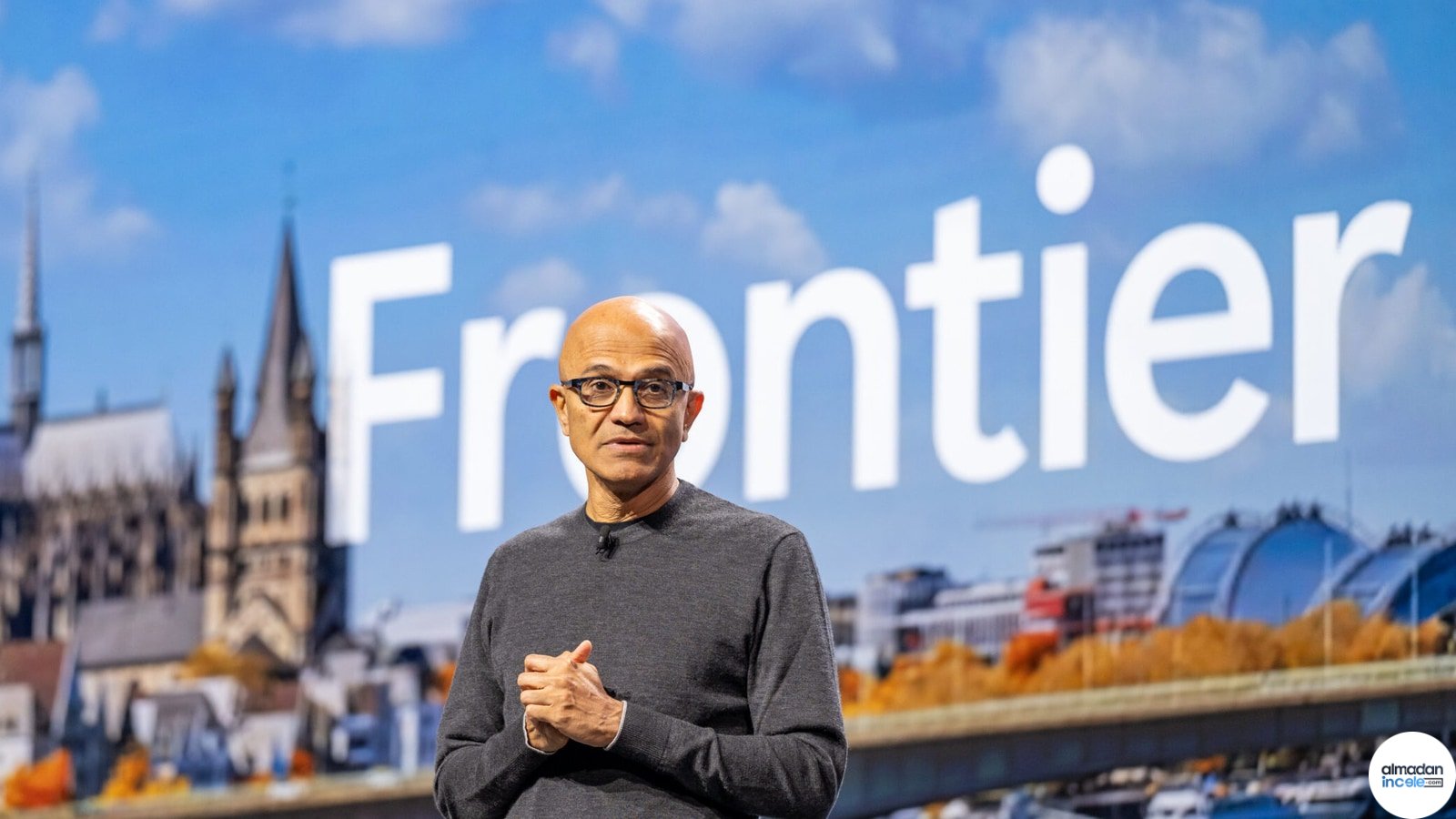 Köln’de Microsoft Frontier Tour etkinliğinde yapay zekâ ve fiziksel robotik üzerine çalışan katılımcılar