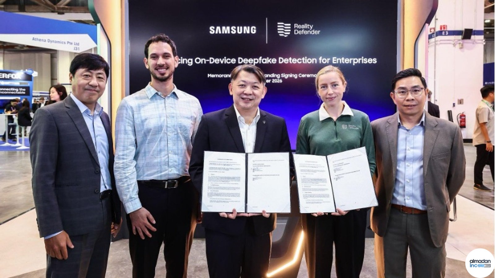 Samsung ve Reality Defender ekiplerinin kurumsal deepfake tespit ortaklığı için bir araya geldiği gerçek fotoğraf