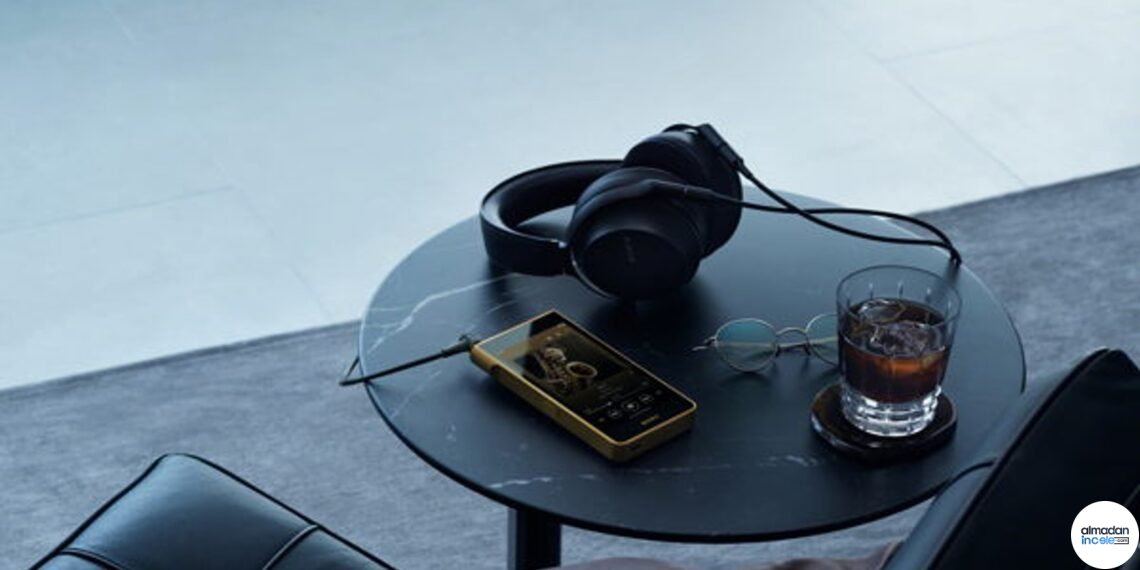 Altın kaplamalı bakır gövdeli Sony Walkman NW-WM1ZM3 taşınabilir müzik çalar