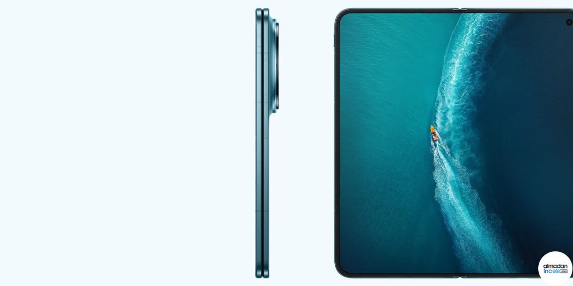 Nebula Teal renkli vivo X Fold6 tamamen açık; 8,02 inç iç ekranı yatay kullanımda görünüyor